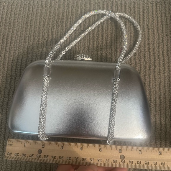 Nina Silver Crystal Evening Clutch – Hardcase – Elegant & Sparkly - Picture 7 of 13